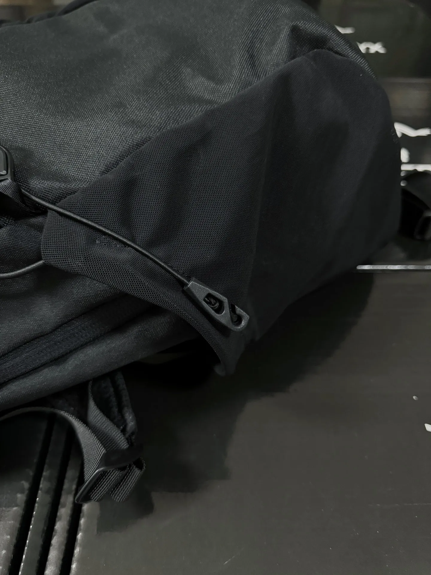 Arcteryx Mantis 16L Lightweight Same Style （ ） New Arrival 16 ！！！ ，YKK ， ， ！ ！ ！ 。 ！ ！ ：Black ：45*26*21.7
